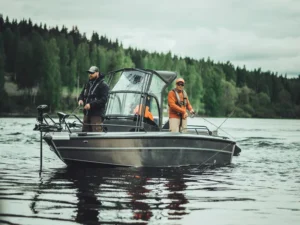 Faster 525CC alumiinivene kalastukseen.