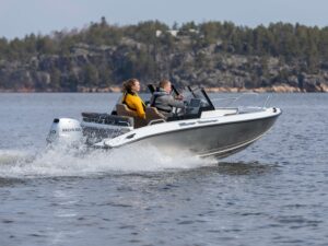 Silver Beaver ajaa saaristossa.